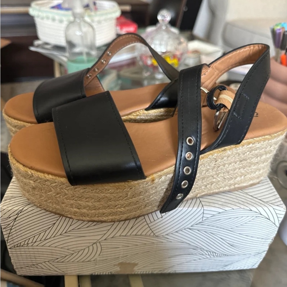 Platform sandals